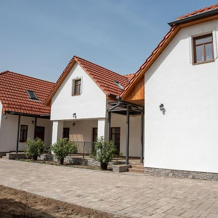 Paca-Hegyi Szallashely Erdohorvati Exterior foto