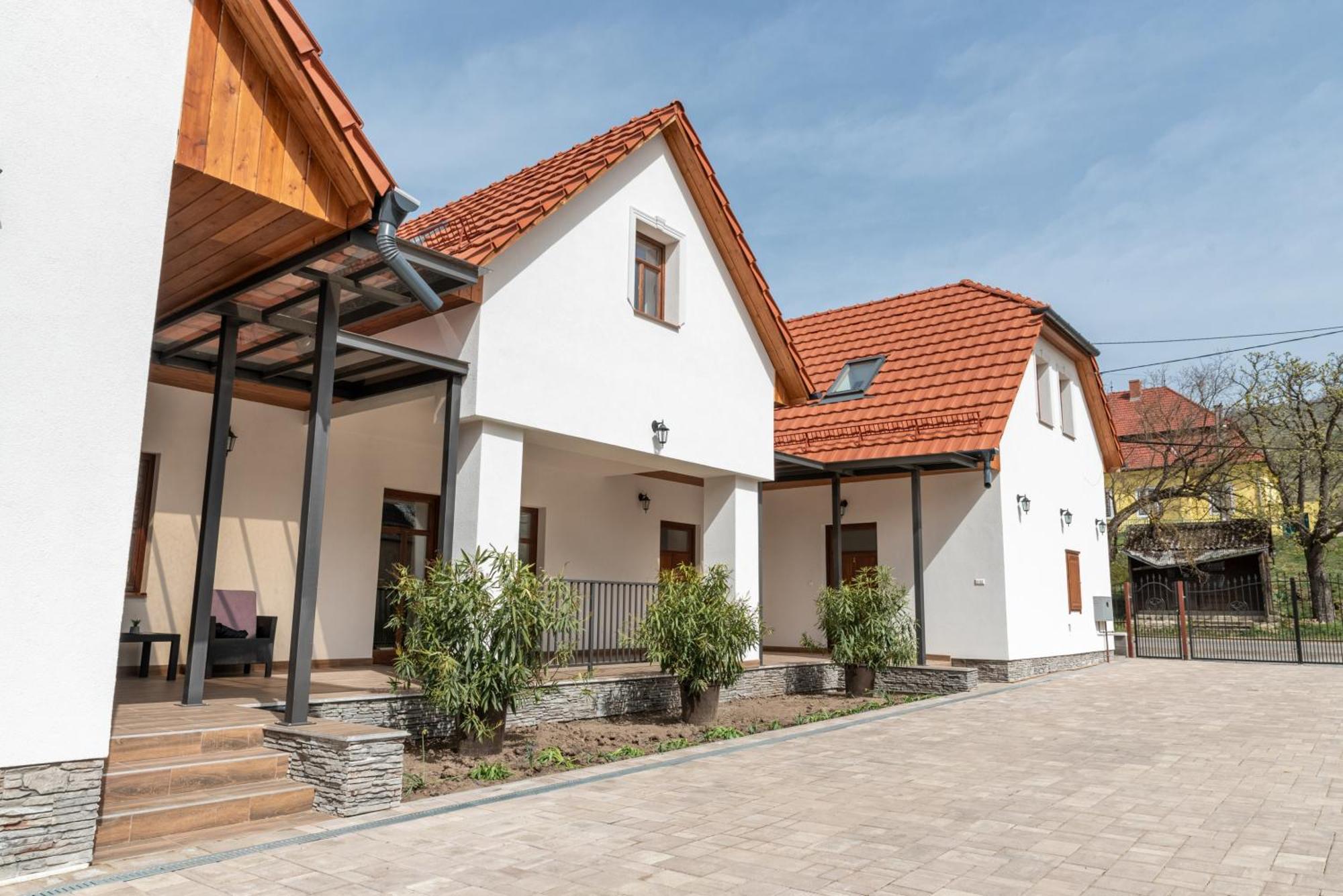 Paca-Hegyi Szallashely Erdohorvati Exterior foto